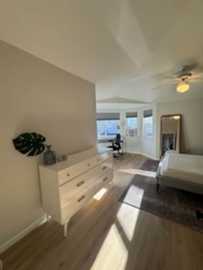 Building Photo - Greenwood Townhome 2Beds 1.5 Bath- $3,100