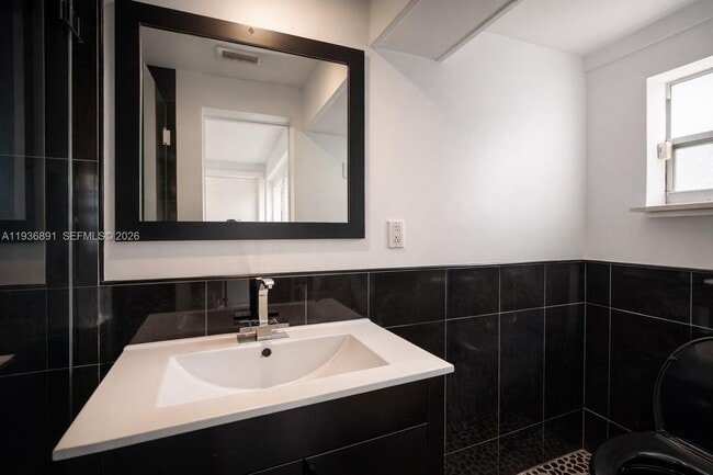 Building Photo - 2413 Nassau Ln