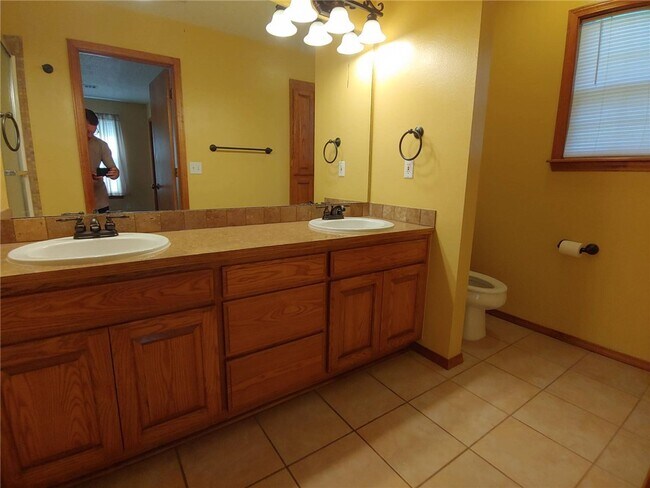 Building Photo - 2112 Ford St