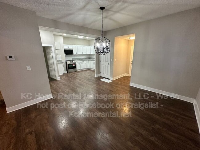 Building Photo - 3016 E 32 St