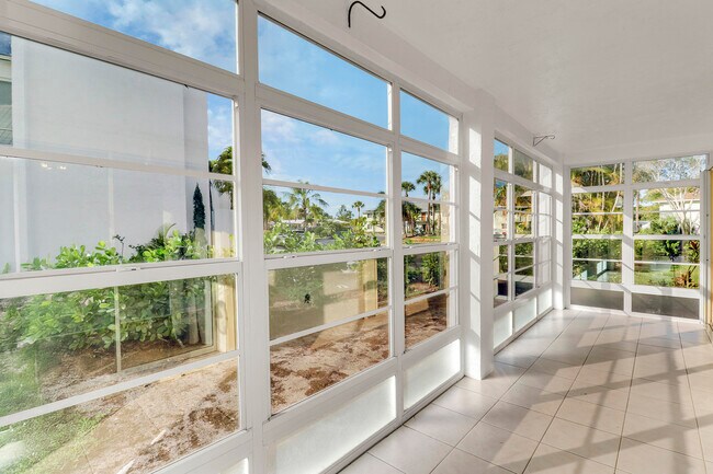 Building Photo - 964 NW Spruce Ridge Dr