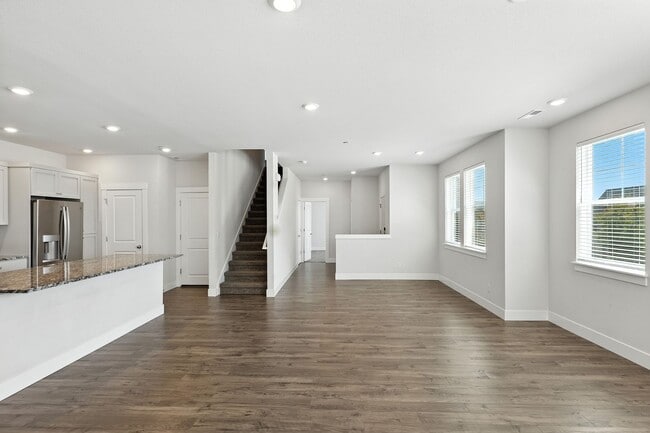 Building Photo - Spacious 5-Bedroom Home with Modern Upgrad...