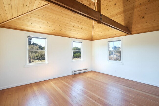 Building Photo - 166 Cedar Rd