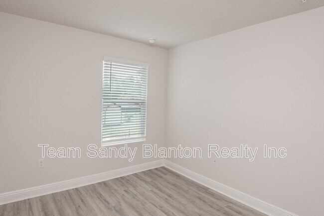 Building Photo - 8706 Meadow Flower Ln