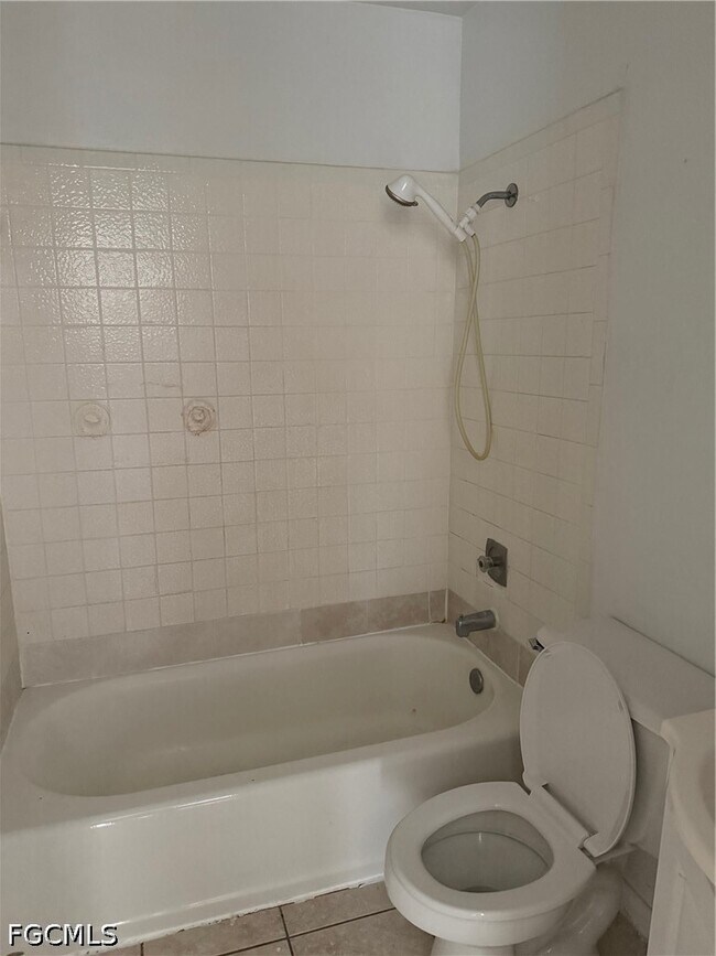 Building Photo - 1131 S Loop Blvd