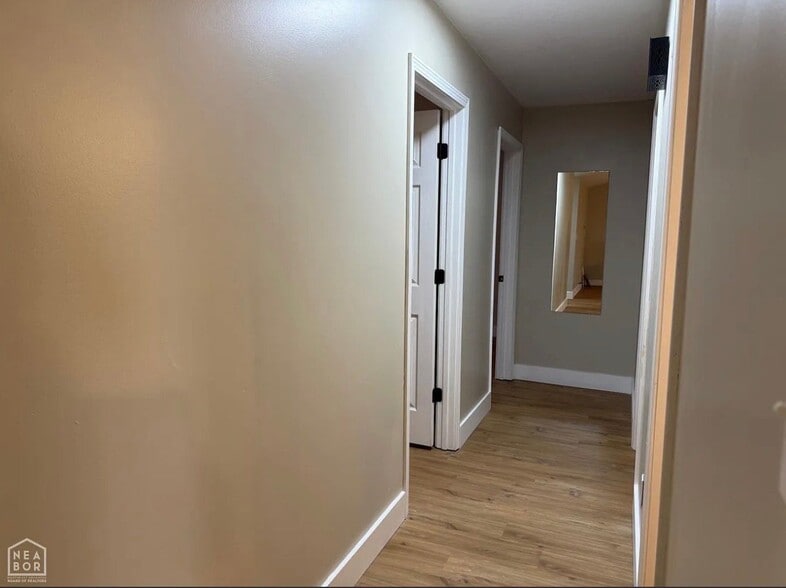 Building Photo - 326 Robinson St