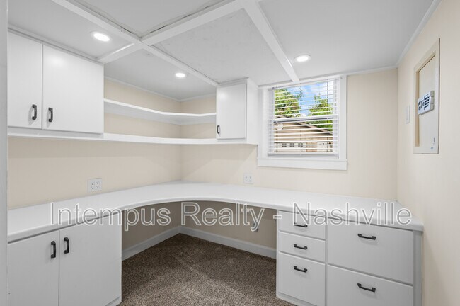 Building Photo - 7020 Bonnamere Dr