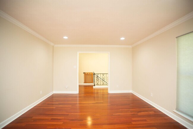 Building Photo - 8607 Linda Ln