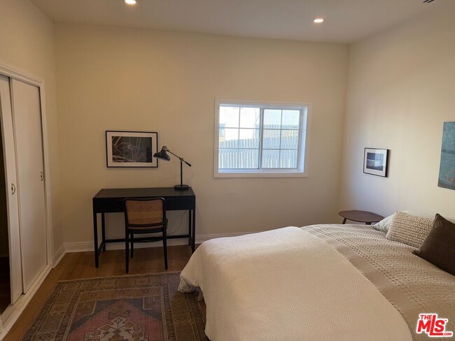 Building Photo - 1222 N Virgil Ave