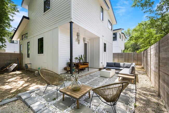 Building Photo - 408 W Odell St