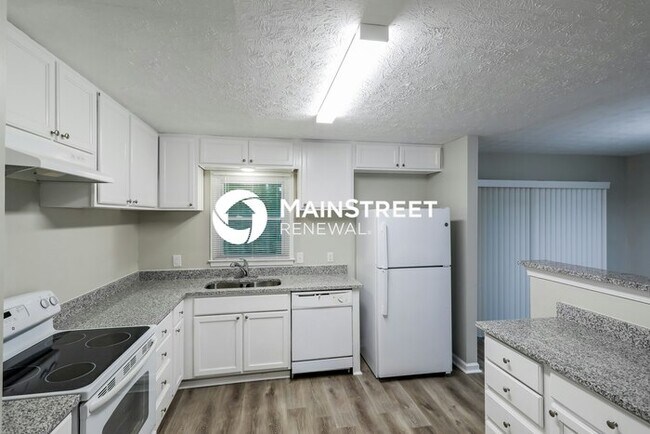 Building Photo - 4 Bedroom Pet-Friendly Home in LITHONIA, GA with Main Street Renewal