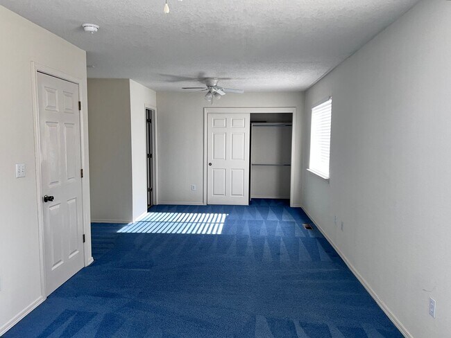 Building Photo - Gated community, 2 Br, 2.5 Ba w/ appliance...