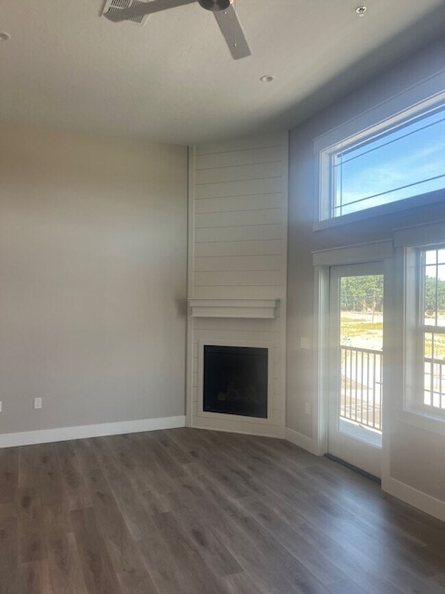 Building Photo - Just Completed Special! Easy - turn key Li...