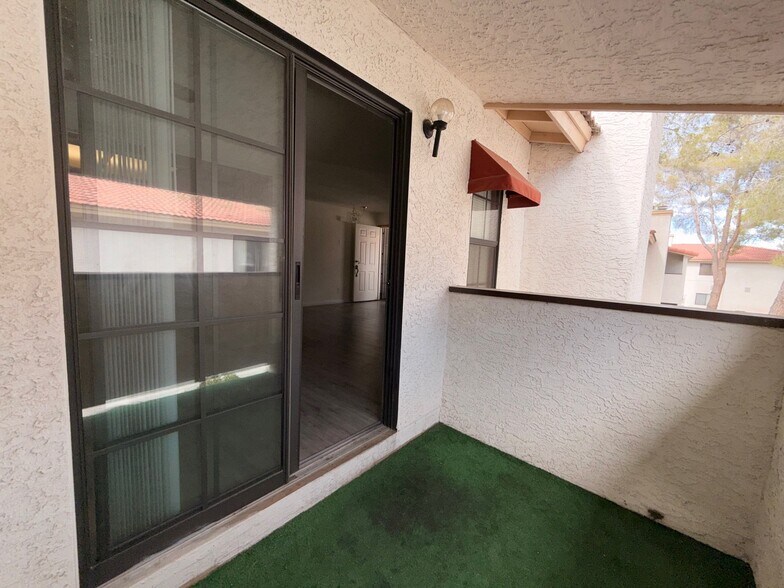 Building Photo - 6687 W Tropicana Ave