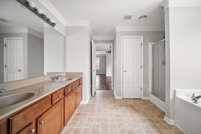 Building Photo - 6033 Riverwood Dr