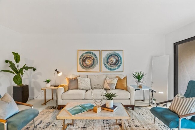 Building Photo - APARTMENT