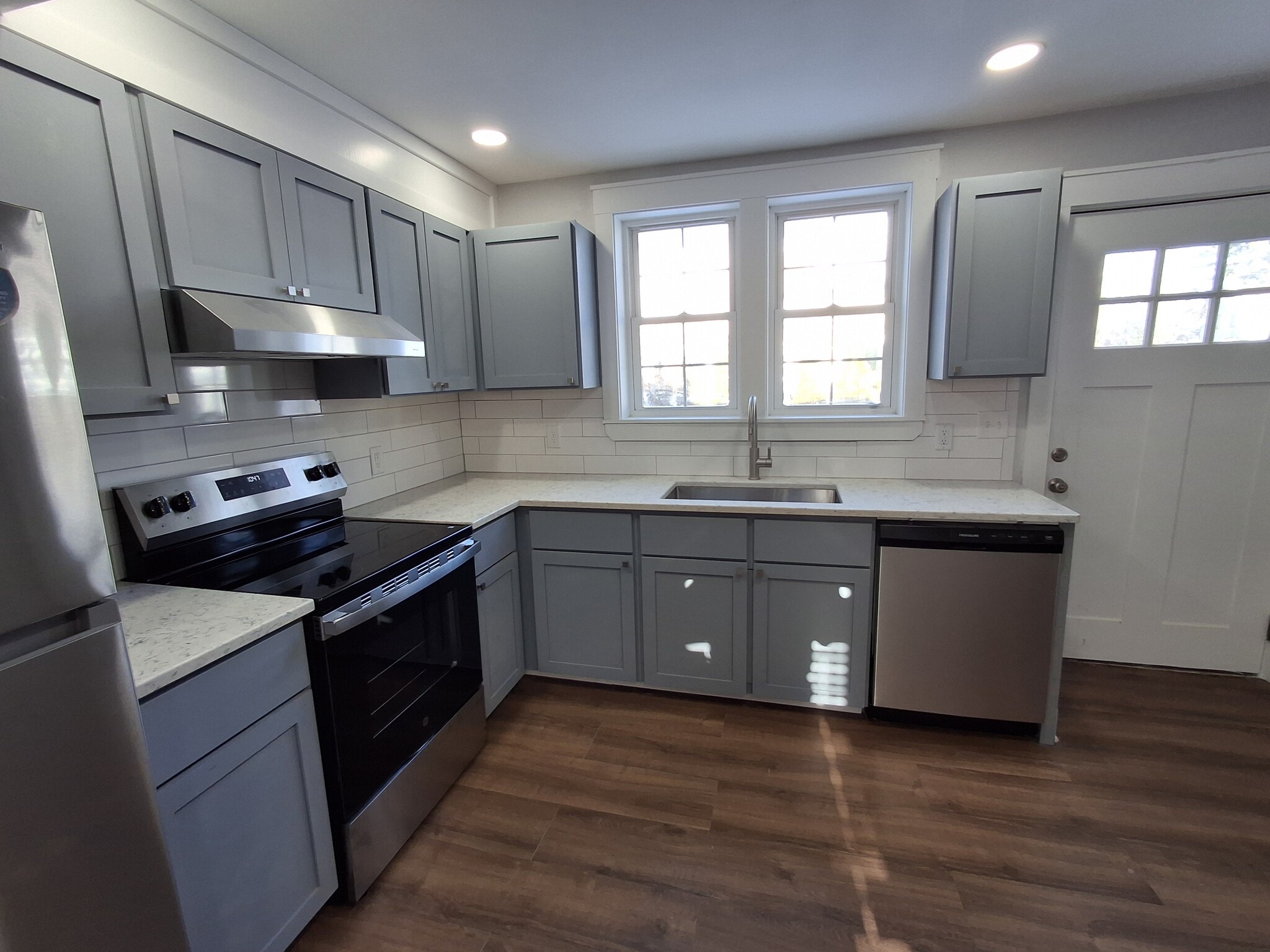 Building Photo - 27 Oak St