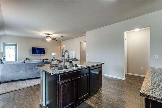 Building Photo - 405 Camellia Dr
