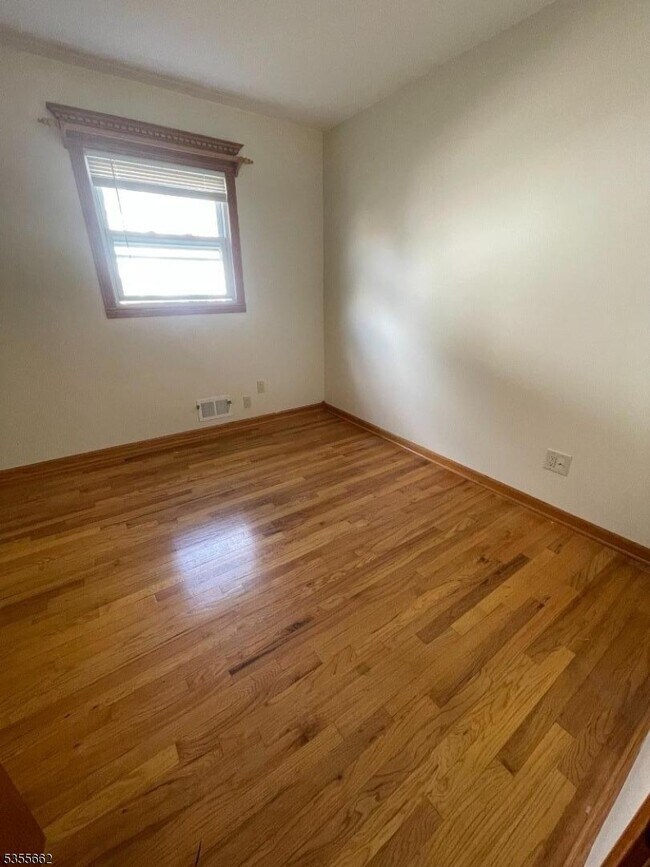 Building Photo - 331 Boxwood Ct
