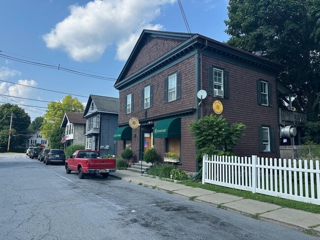 Building Photo - 152 Church St