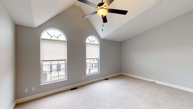 Building Photo - Modern 3-Level Townhome in Monaca – 2 Bed,...