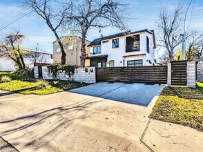 Building Photo - Stylish 2-Bedroom Home with Modern Bathrooms & Private Yard