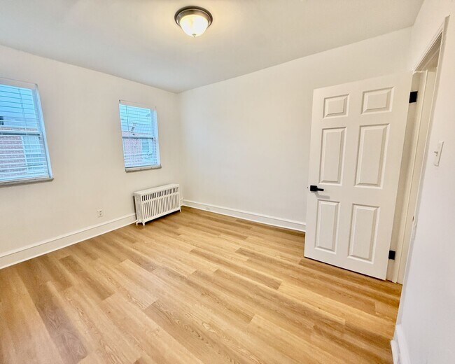 Building Photo - Just RENOVATED open floorplan 3 BED/1 BA H...