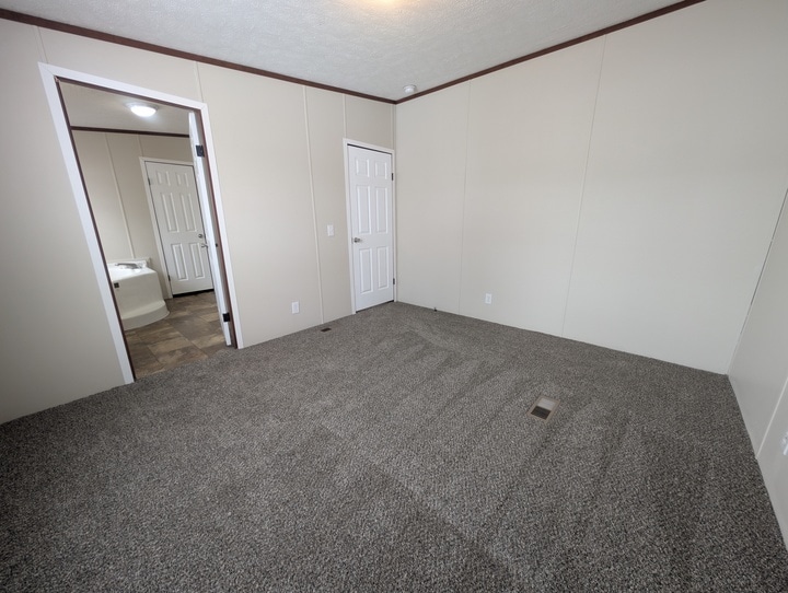 Building Photo - 15843 Charlemagne Ave W