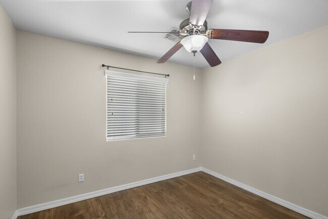Building Photo - Buckeye Home