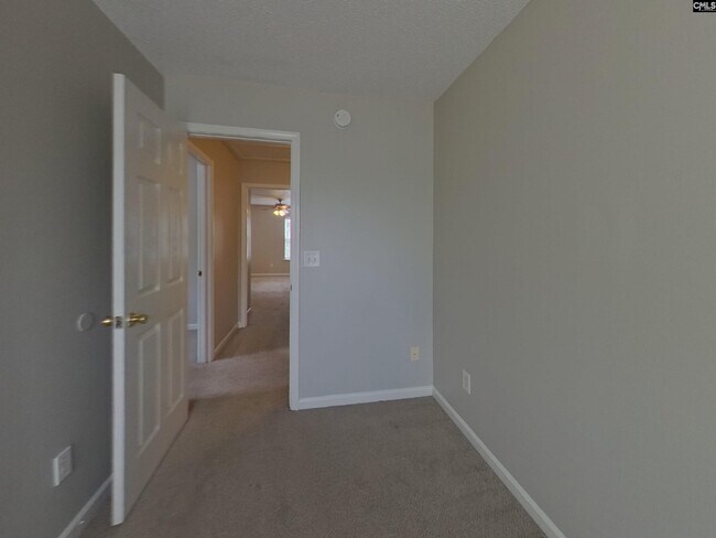 Building Photo - 381 Valley Heights Ln