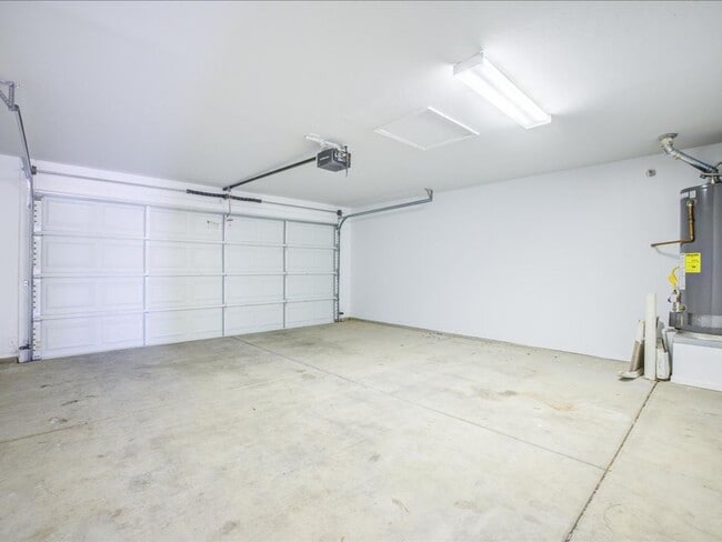 Building Photo - Spacious Two-Story 4 Bedroom with Upstairs Family Room & Large Encolsed Backyard!