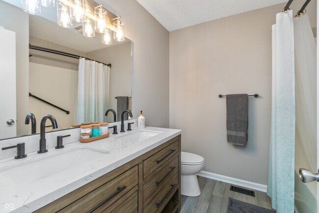 Building Photo - 110 1st St SE