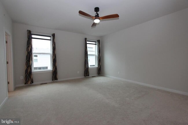 Building Photo - 43808 Middleway Ter