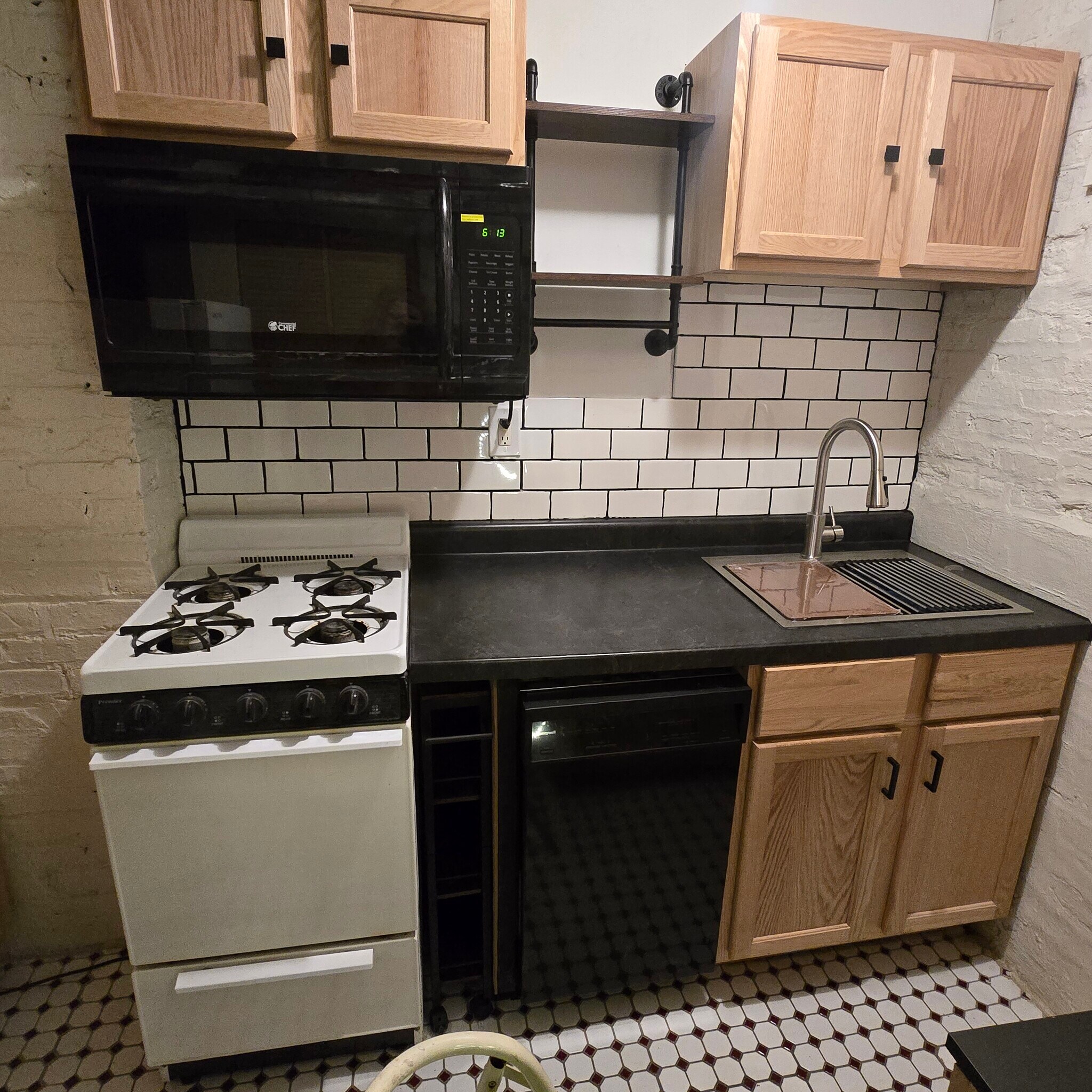 Building Photo - 6008 8th Ave