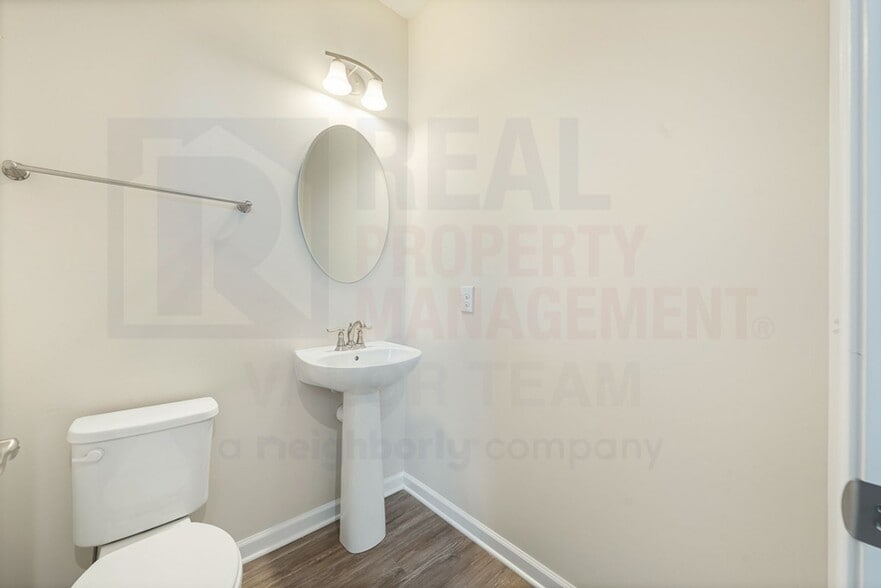 Building Photo - Stunning 3 Bed 2.5 Bath Townhome COMING SOON