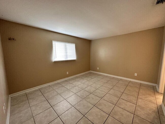 Building Photo - 3024 Santa Barbara Blvd