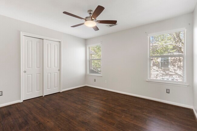 Building Photo - 15 N Flickering Sun Cir