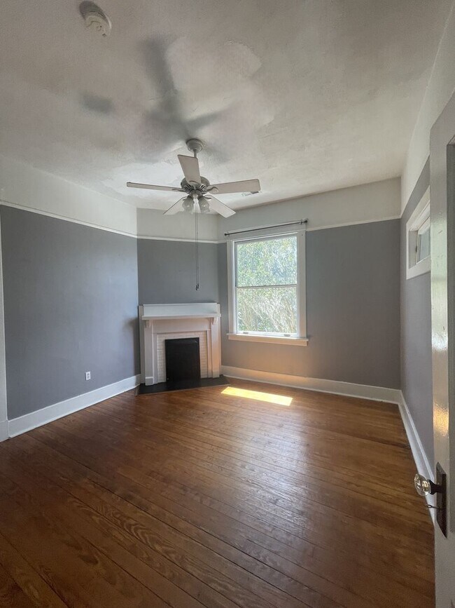 Building Photo - 418 E 40th St