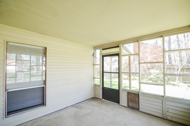 Building Photo - 123 Cypress Ln