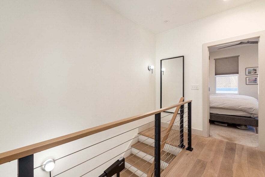 Building Photo - 1196 Hamlet St