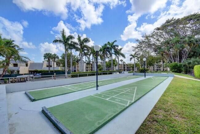 Building Photo - 11 Royal Palm Way