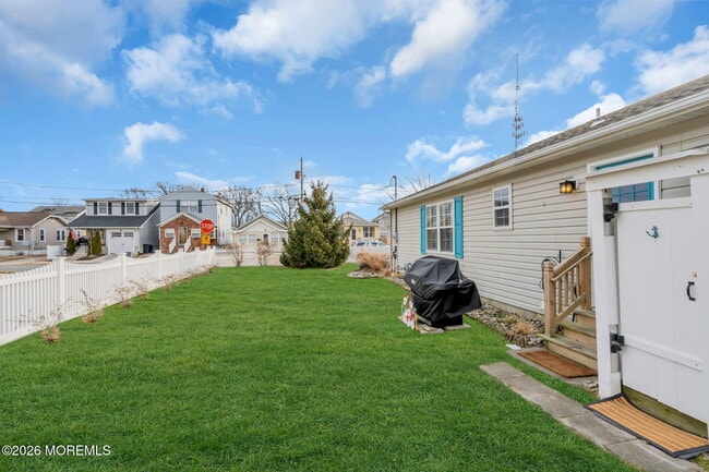 Building Photo - 1733 Melrose Ave