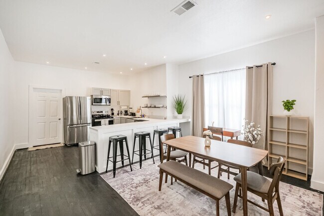 Building Photo - 3309 Webster St