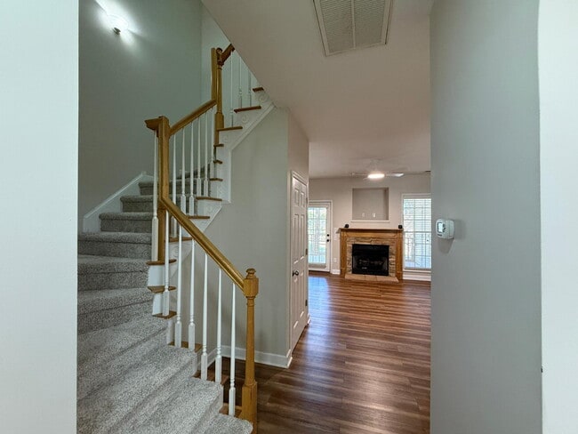 Building Photo - 305 Sugar Maple Ave