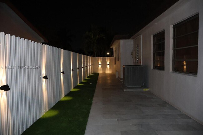 Primary Photo - 9701 SW 30th St