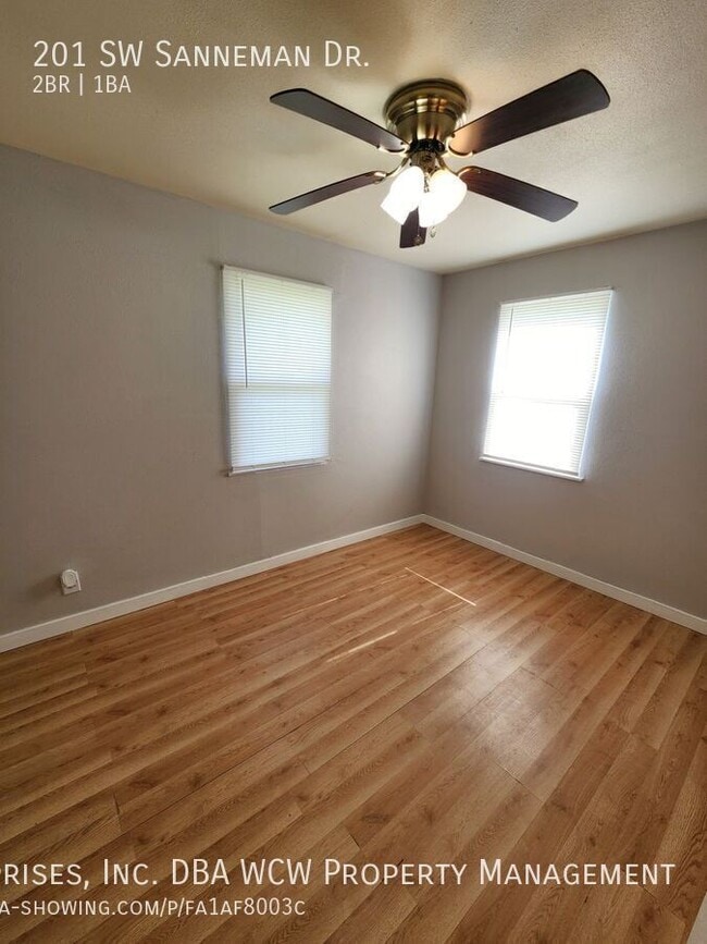 Building Photo - 201 SW Sanneman Dr