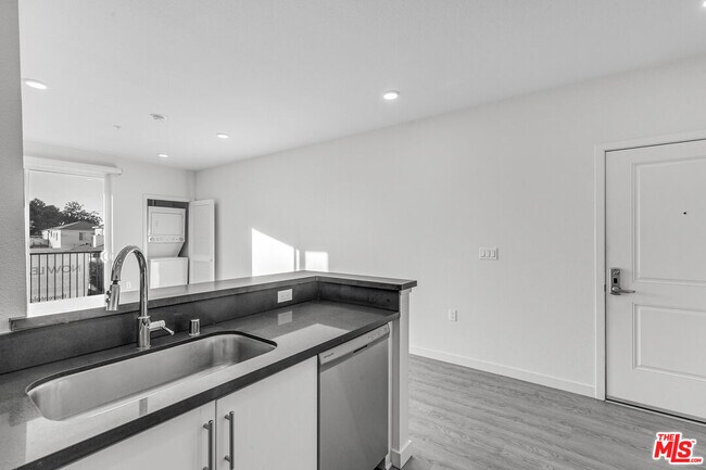 Building Photo - 3518 Chesapeake Ave