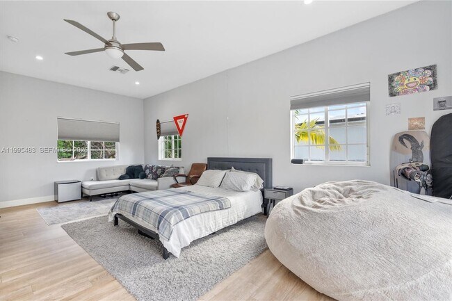 Building Photo - Northeast 5th Avenue Road, Miami Shores, FL 33138 - 5 BR 4 BA single-family home