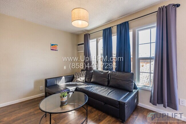 Building Photo - 4829 Castle Ave