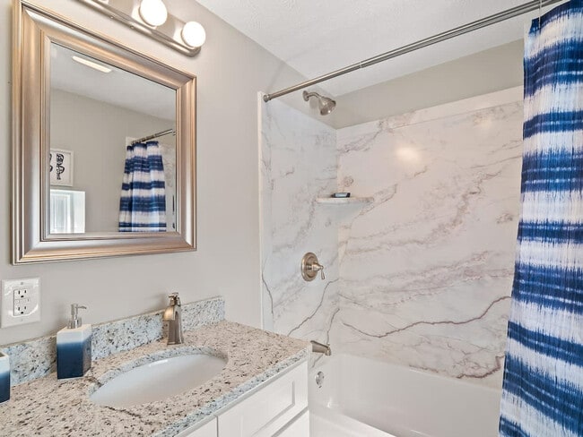 Building Photo - 829 Portage Lakes Drive